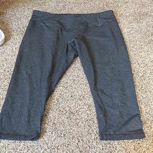 CALIA by Carrie Underwood Gray Capri Leggings